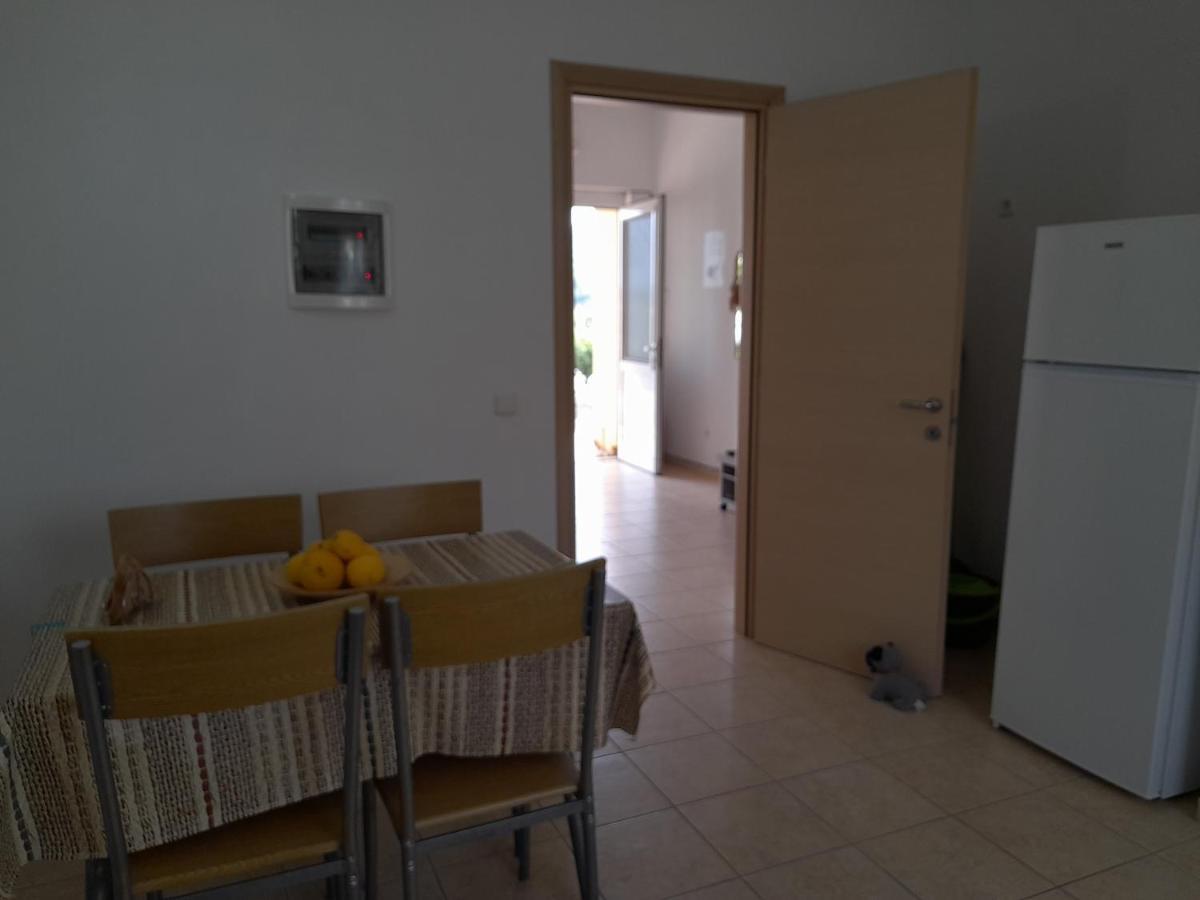 Garden View Appartment Kalavarda Ngoại thất bức ảnh