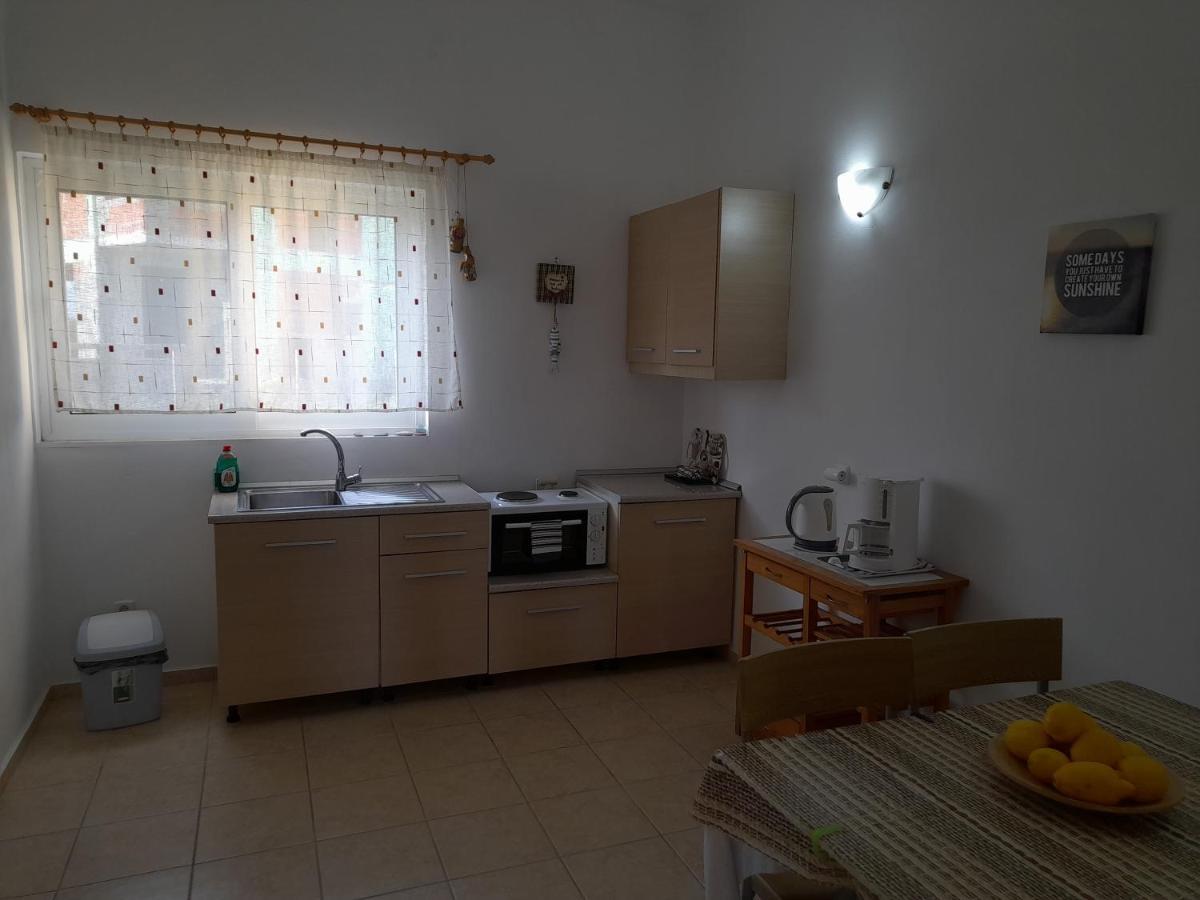 Garden View Appartment Kalavarda Ngoại thất bức ảnh