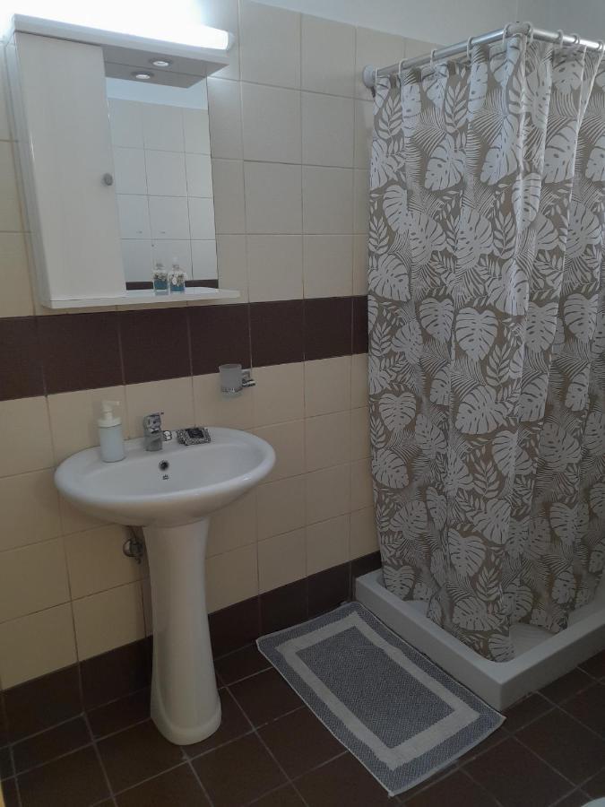 Garden View Appartment Kalavarda Ngoại thất bức ảnh